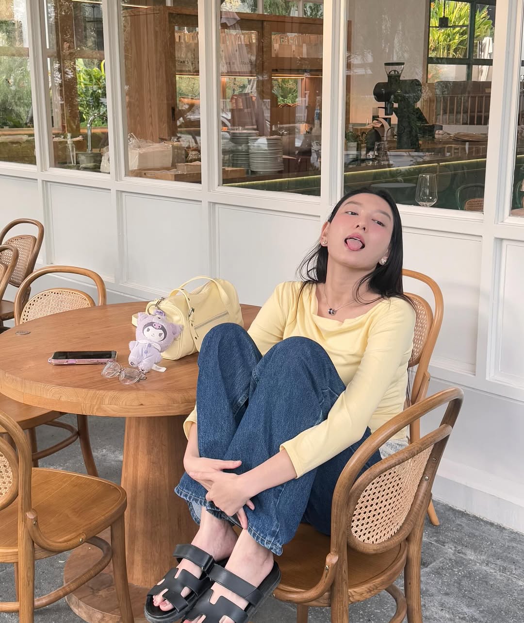 แพรว - นฤภรกมล ฉายแสง