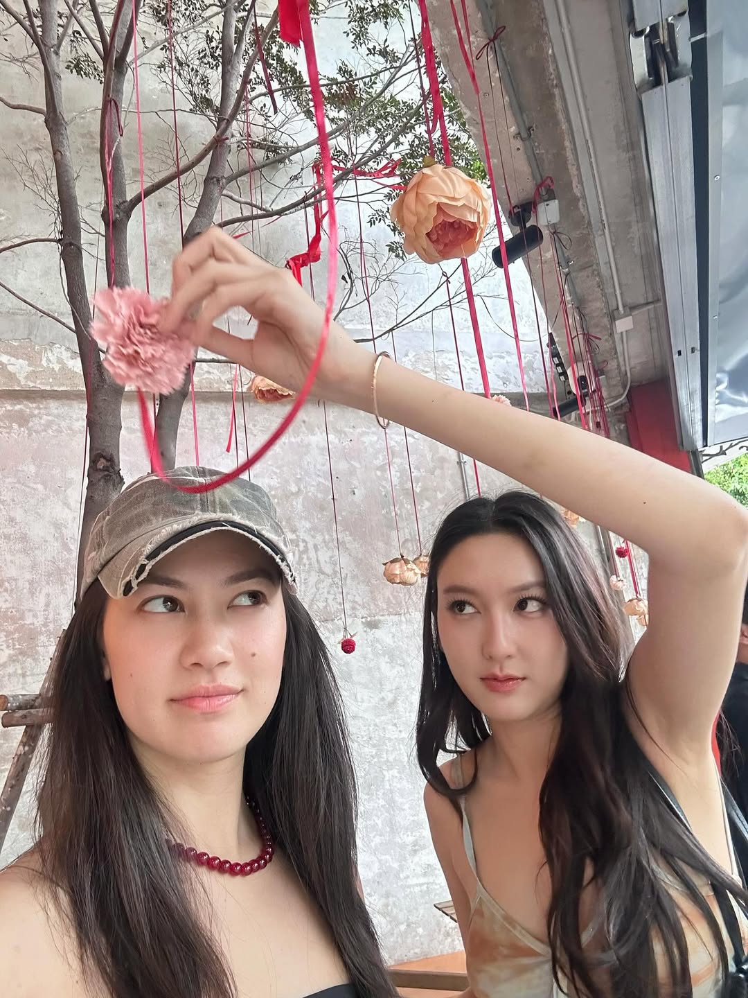 แพรว - นฤภรกมล ฉายแสง