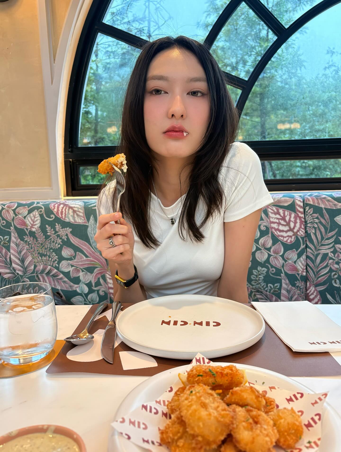 แพรว - นฤภรกมล ฉายแสง