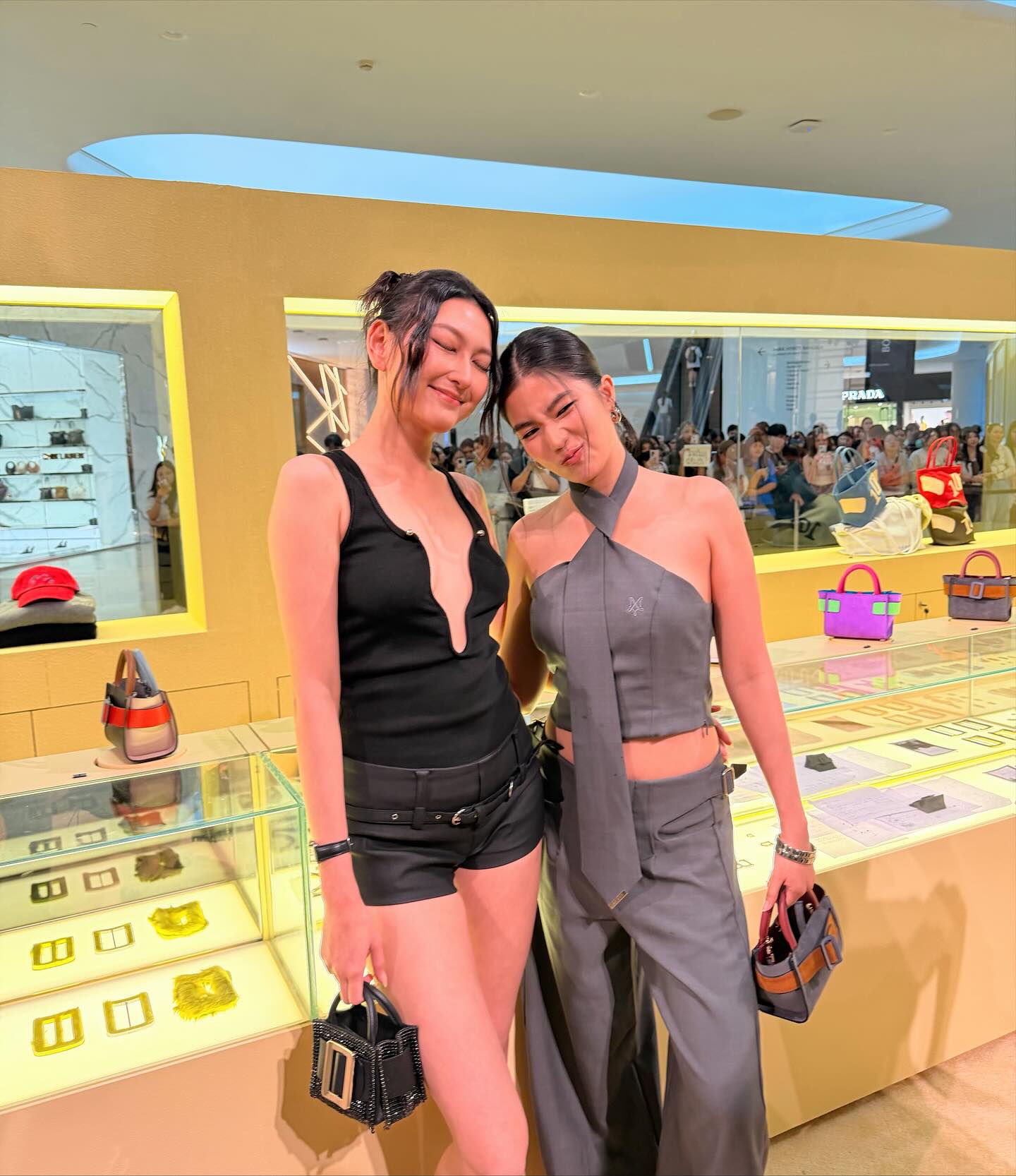 แพรว - นฤภรกมล ฉายแสง