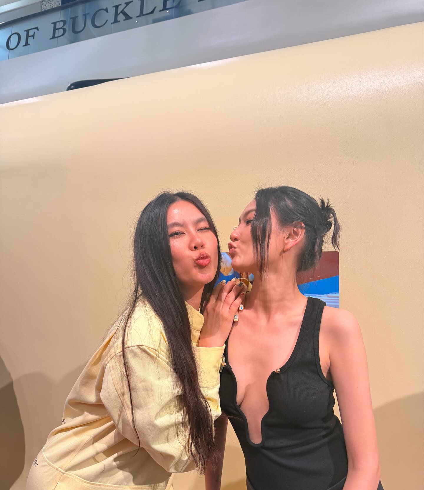 แพรว - นฤภรกมล ฉายแสง