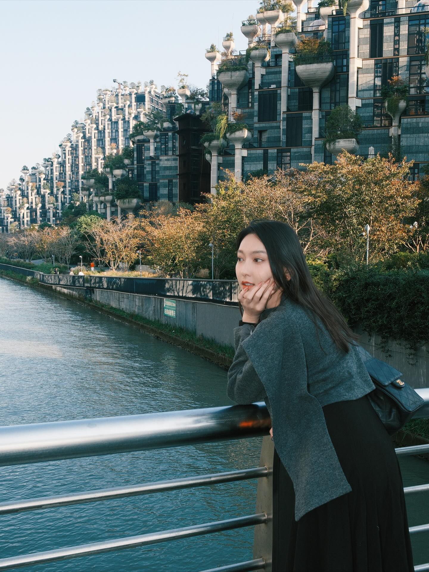 แพรว - นฤภรกมล ฉายแสง