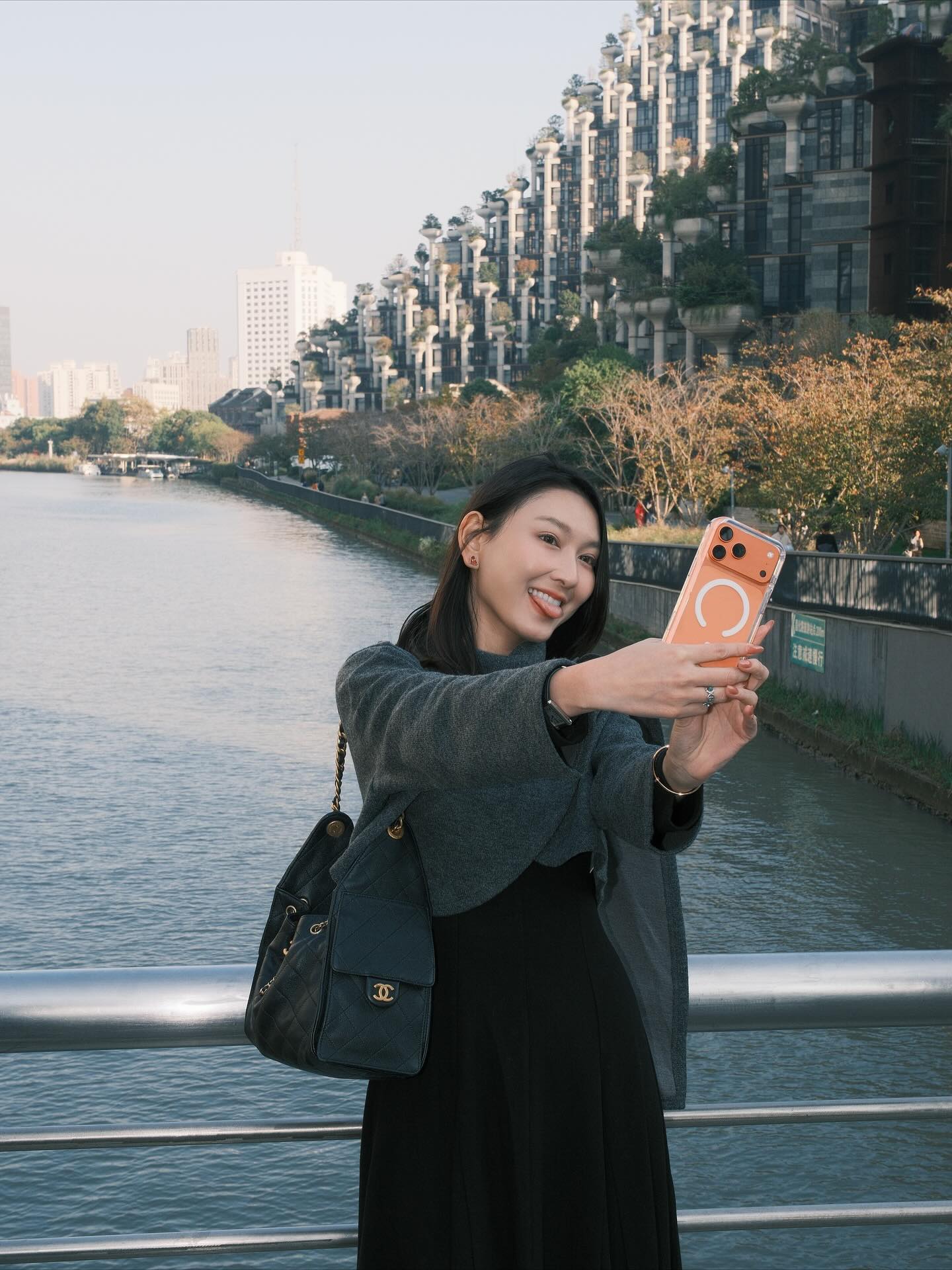 แพรว - นฤภรกมล ฉายแสง