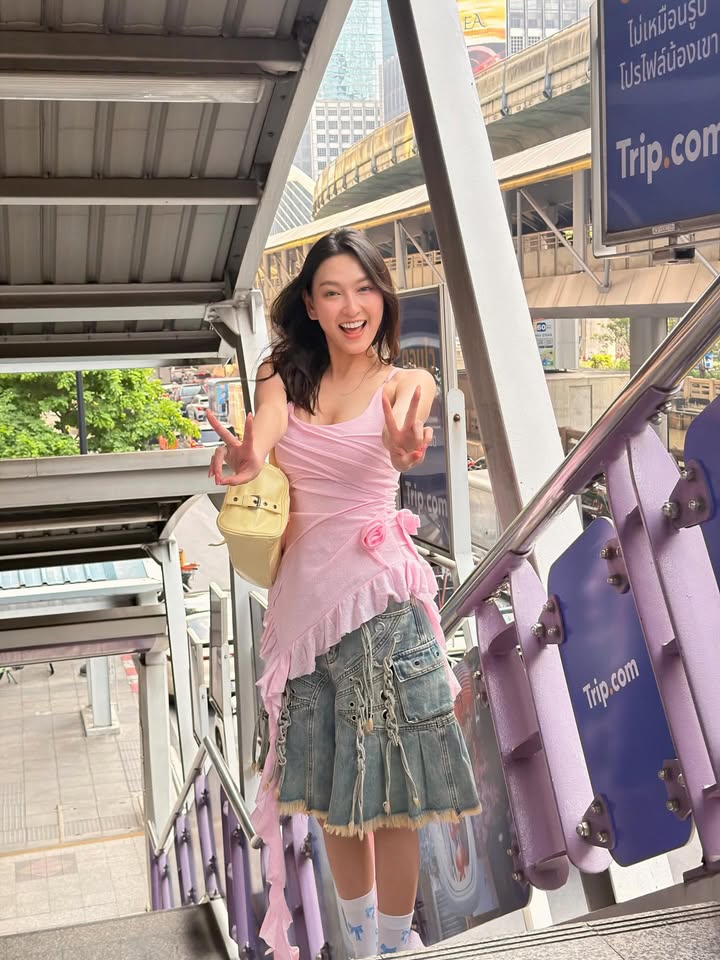 แพรว - นฤภรกมล ฉายแสง