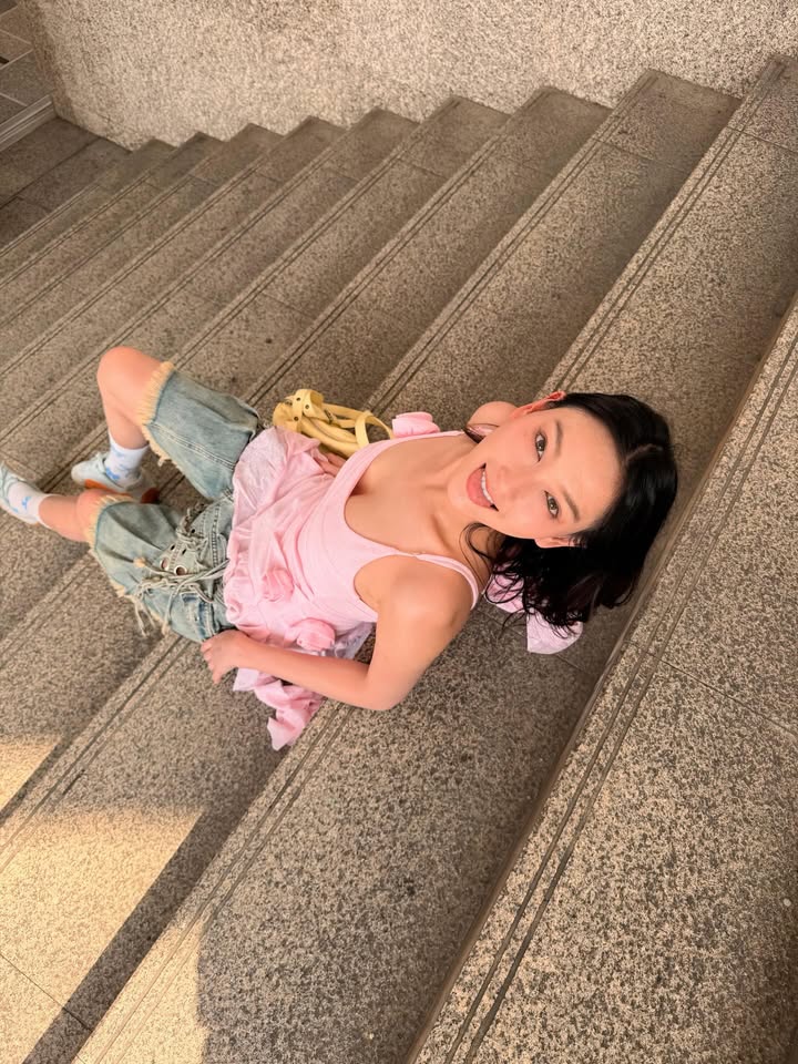 แพรว - นฤภรกมล ฉายแสง