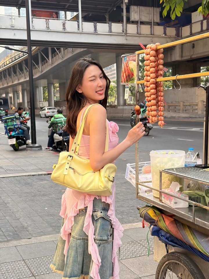 แพรว - นฤภรกมล ฉายแสง