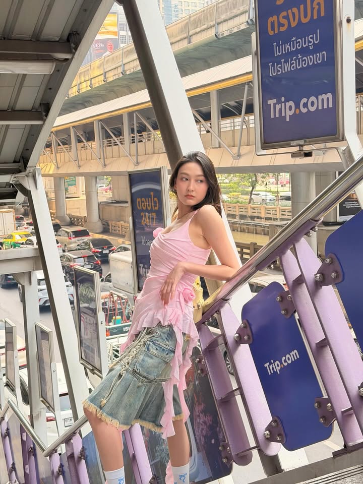 แพรว - นฤภรกมล ฉายแสง