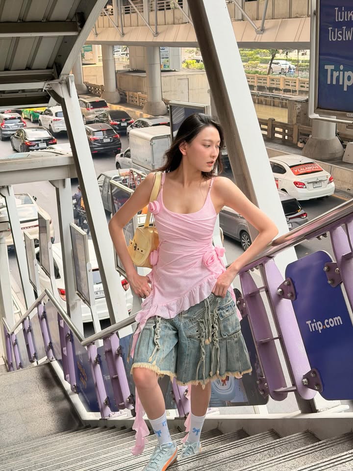 แพรว - นฤภรกมล ฉายแสง