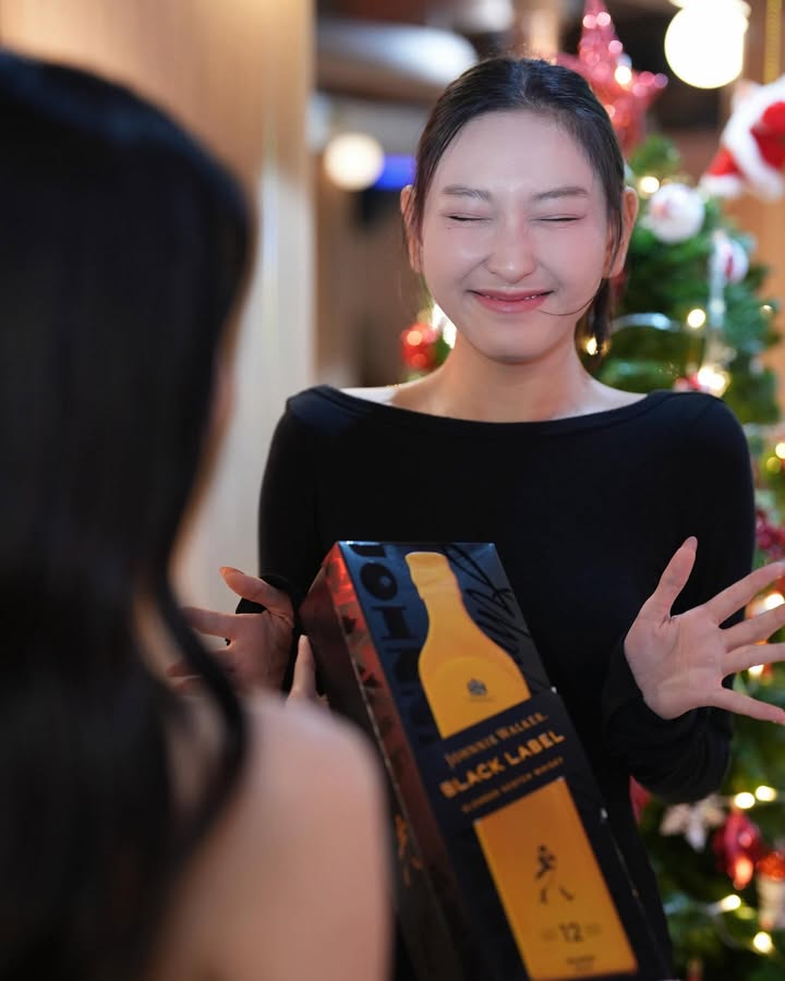 แพรว - นฤภรกมล ฉายแสง