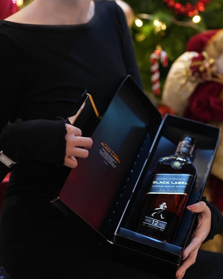 แพรว - นฤภรกมล ฉายแสง