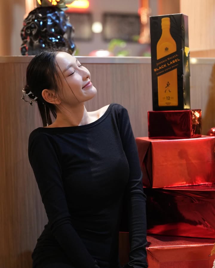 แพรว - นฤภรกมล ฉายแสง