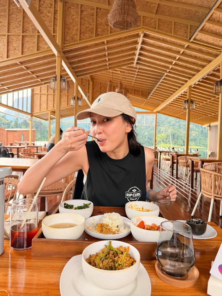 แพรว - นฤภรกมล ฉายแสง