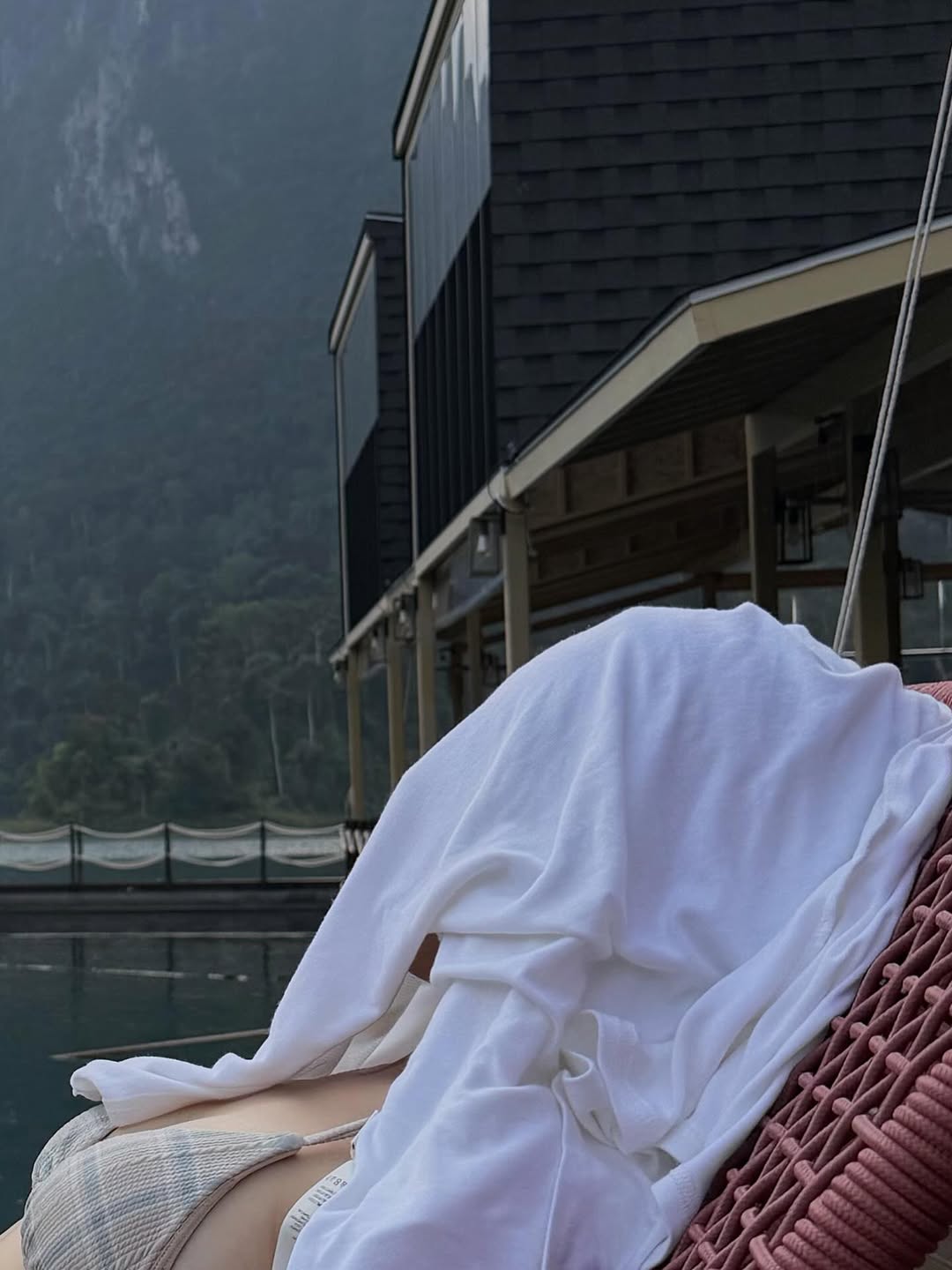 แพรว - นฤภรกมล ฉายแสง