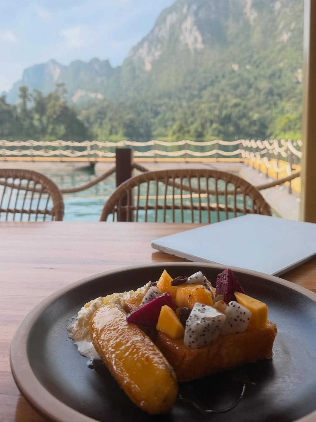 แพรว - นฤภรกมล ฉายแสง