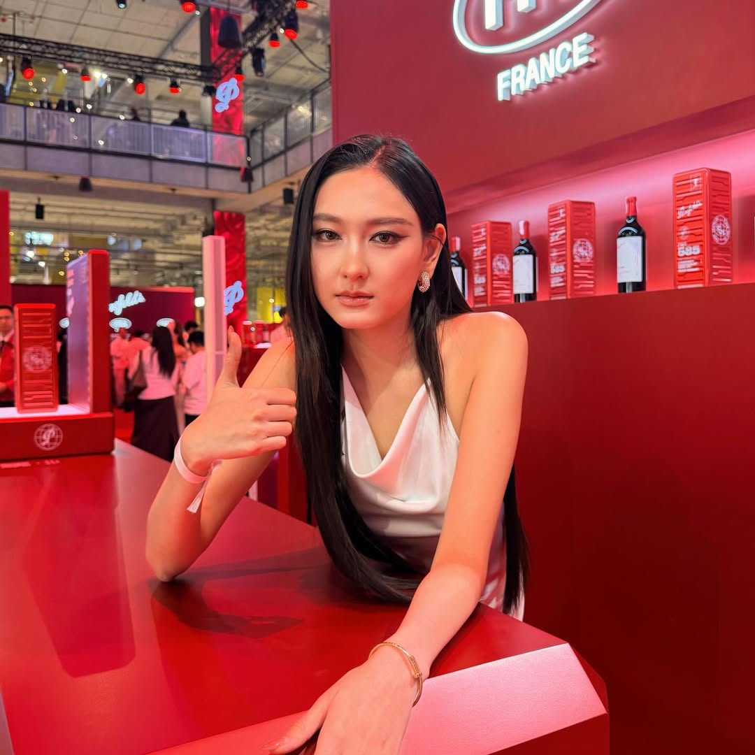 แพรว - นฤภรกมล ฉายแสง