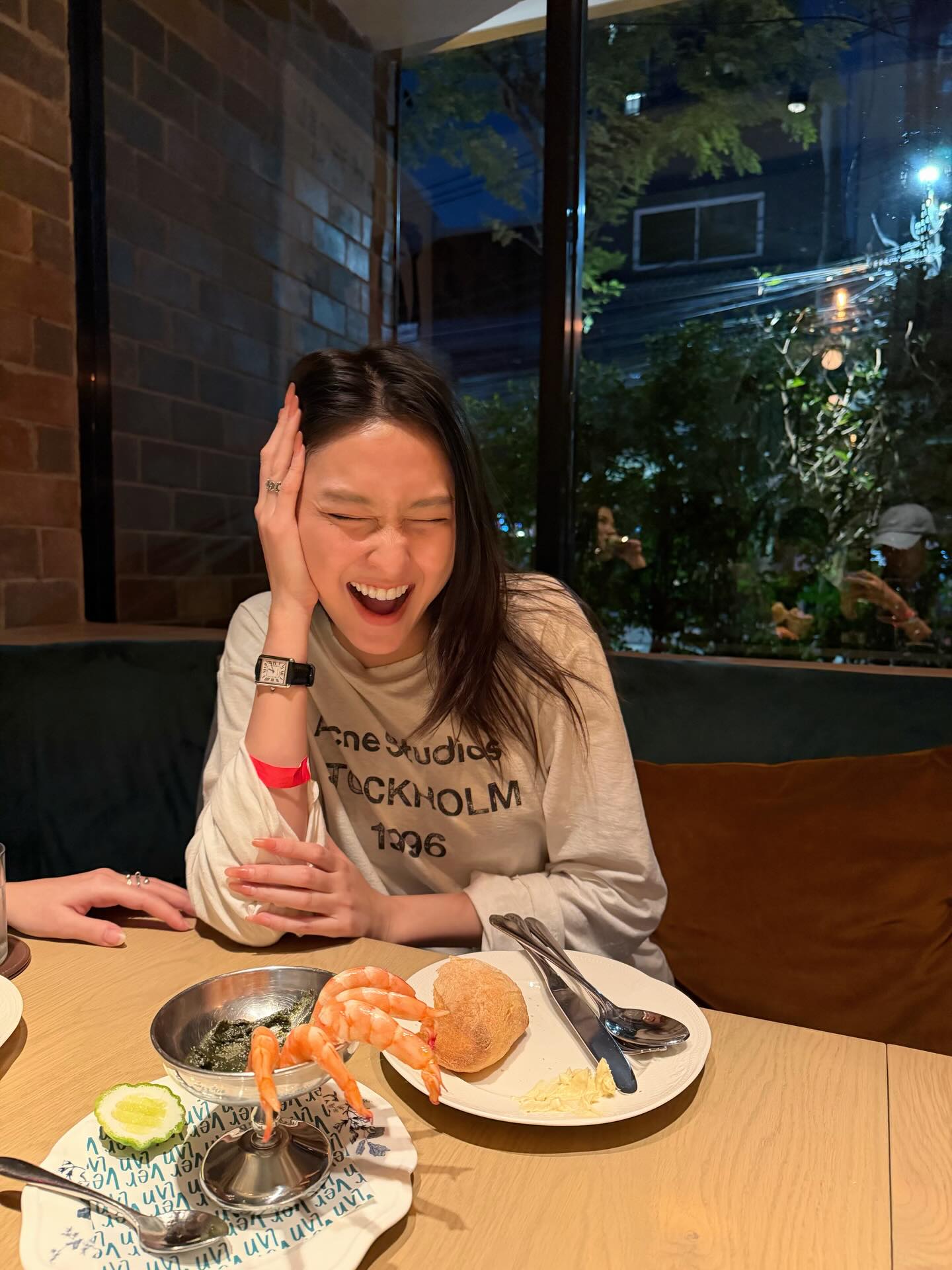 แพรว - นฤภรกมล ฉายแสง