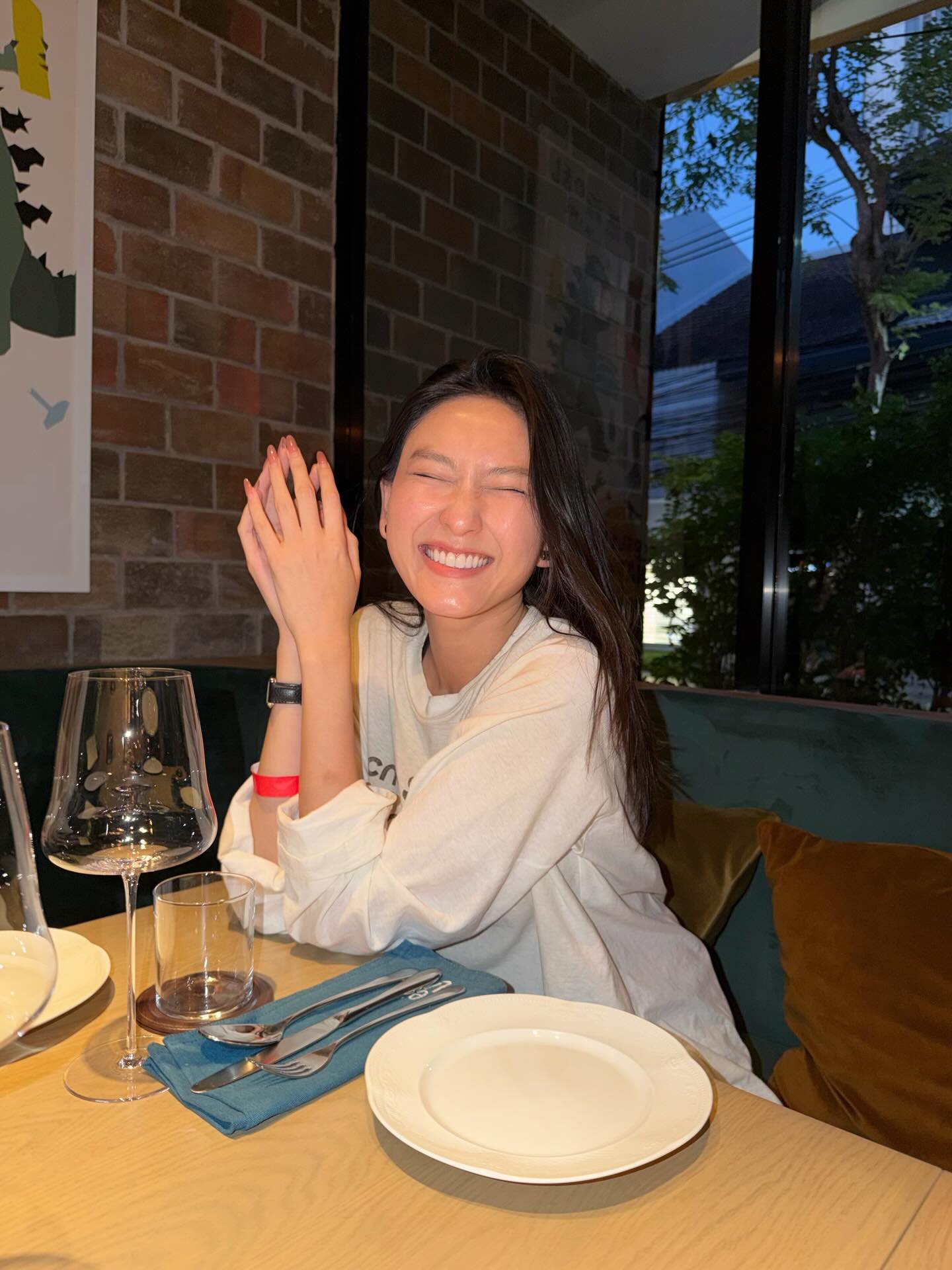 แพรว - นฤภรกมล ฉายแสง