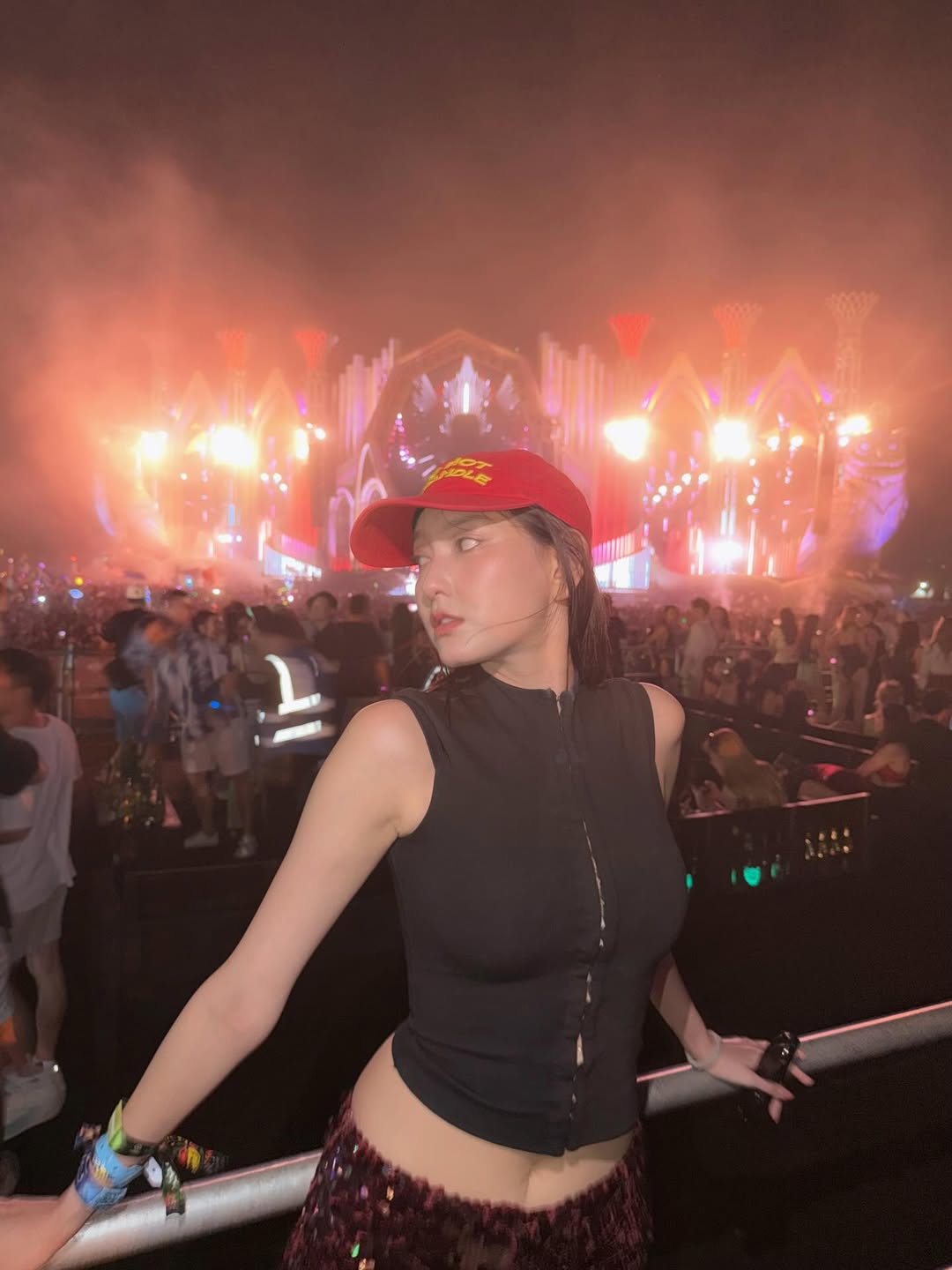 แพรว - นฤภรกมล ฉายแสง