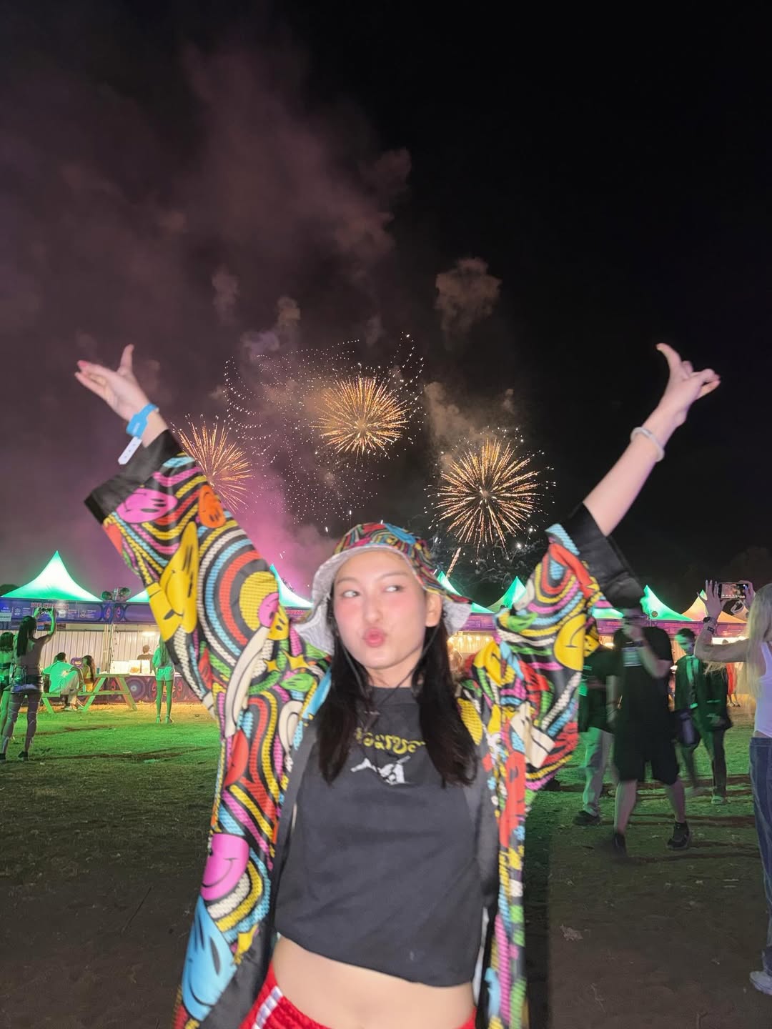 แพรว - นฤภรกมล ฉายแสง