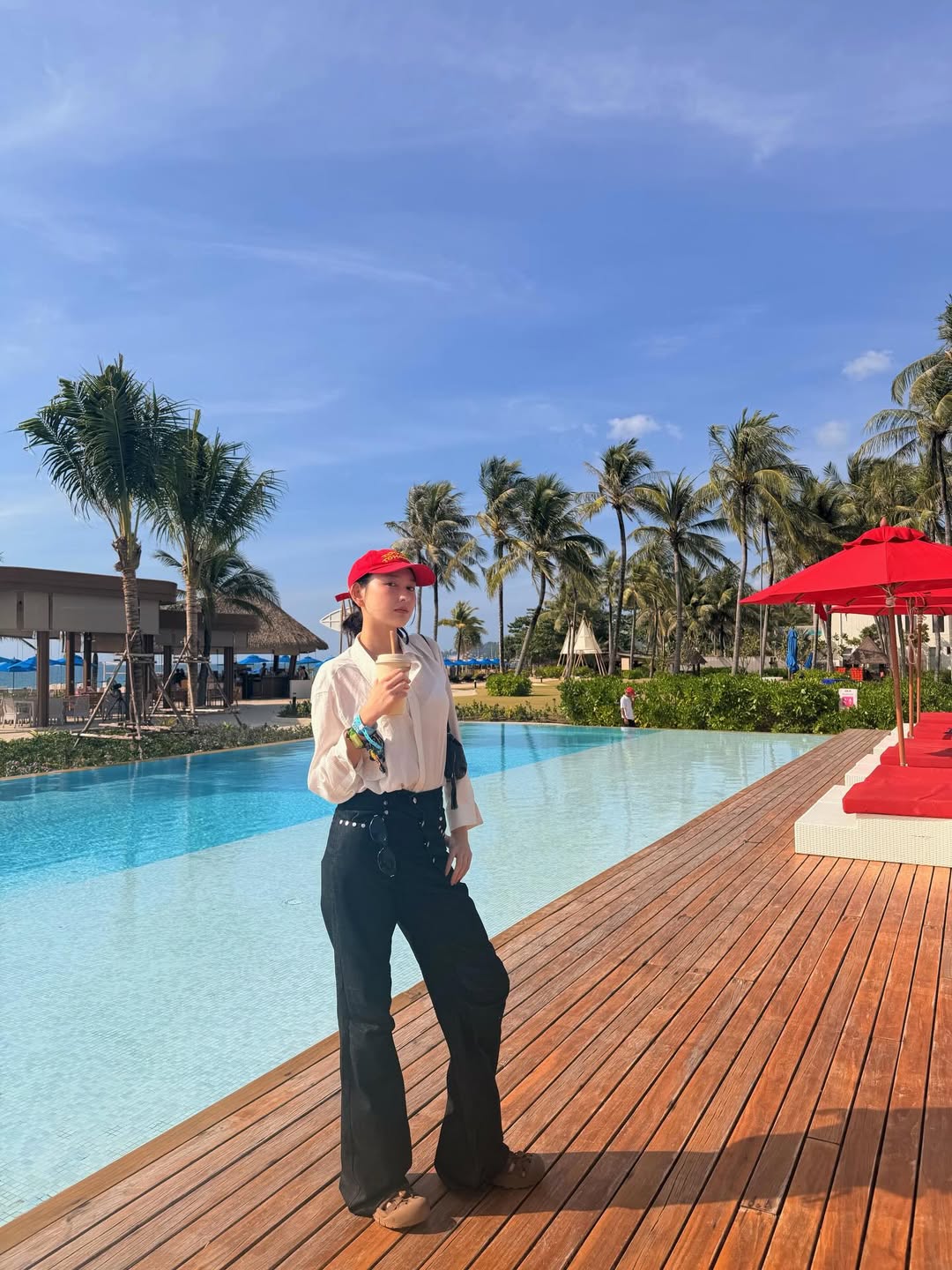 แพรว - นฤภรกมล ฉายแสง