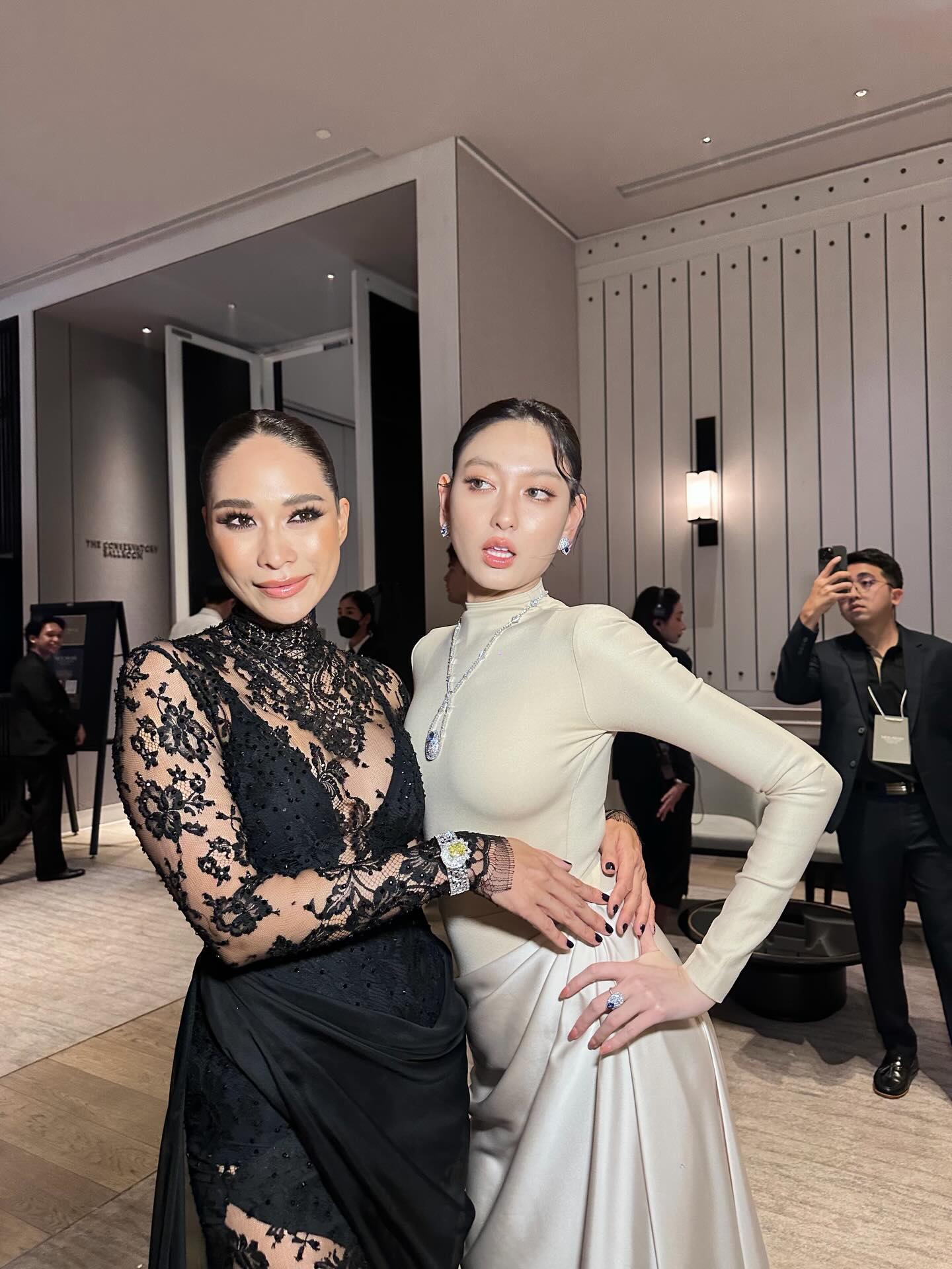 แพรว - นฤภรกมล ฉายแสง