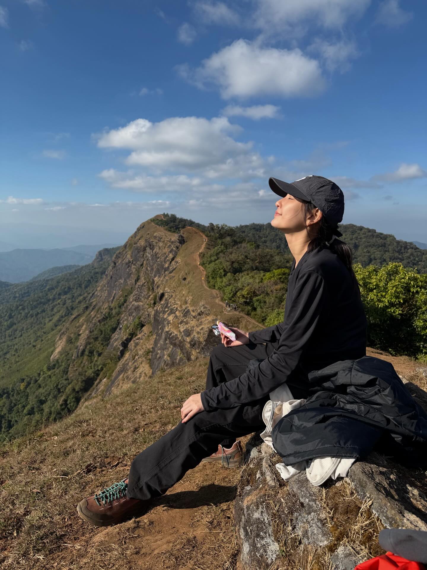 แพรว - นฤภรกมล ฉายแสง