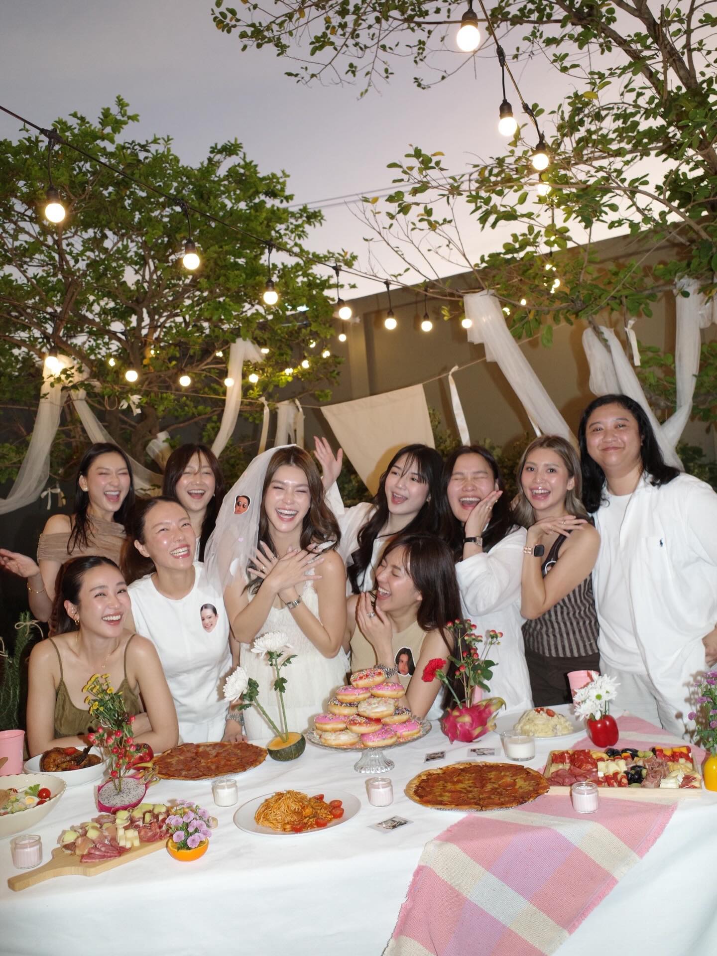 แพรว - นฤภรกมล ฉายแสง