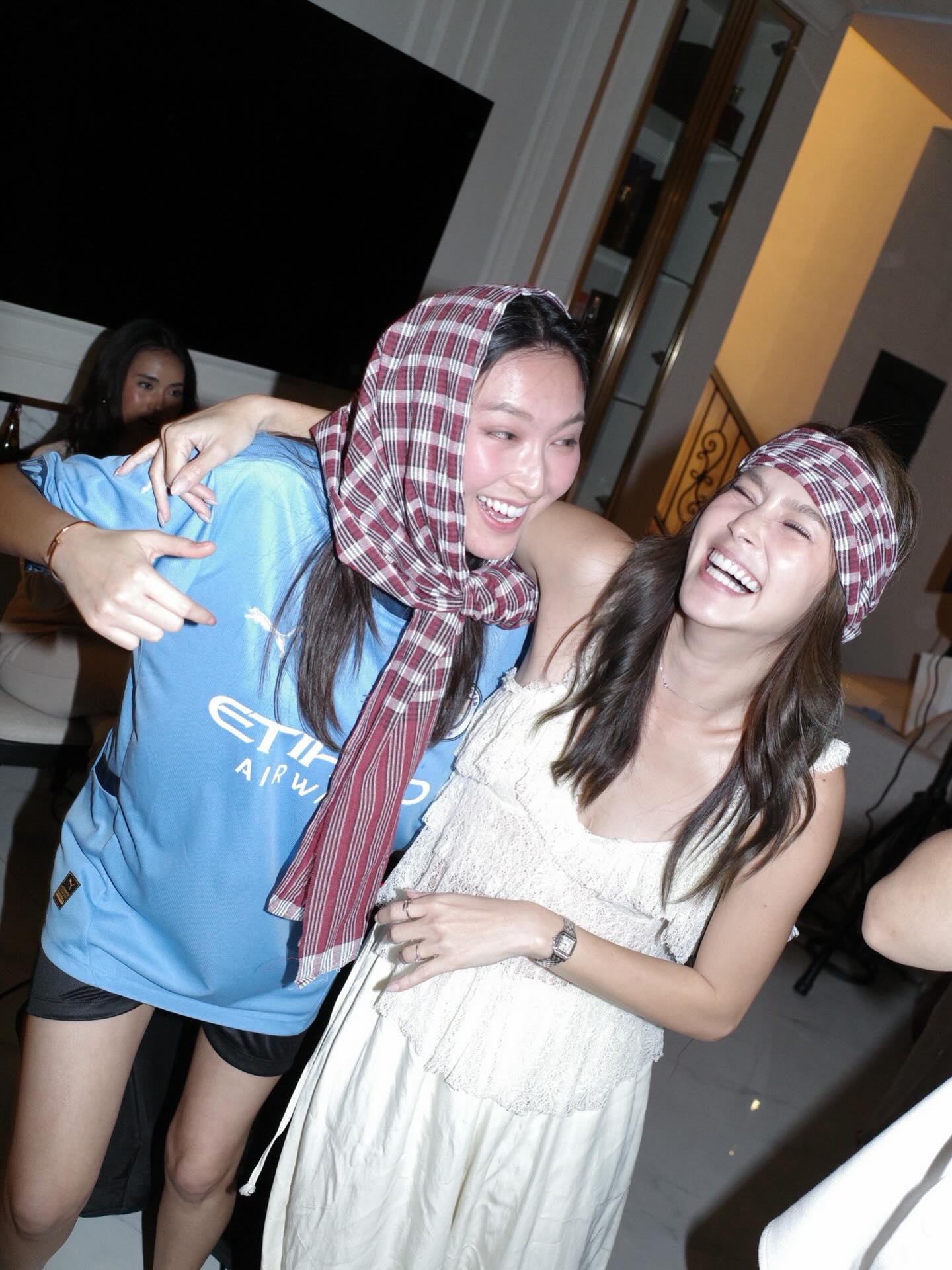 แพรว - นฤภรกมล ฉายแสง