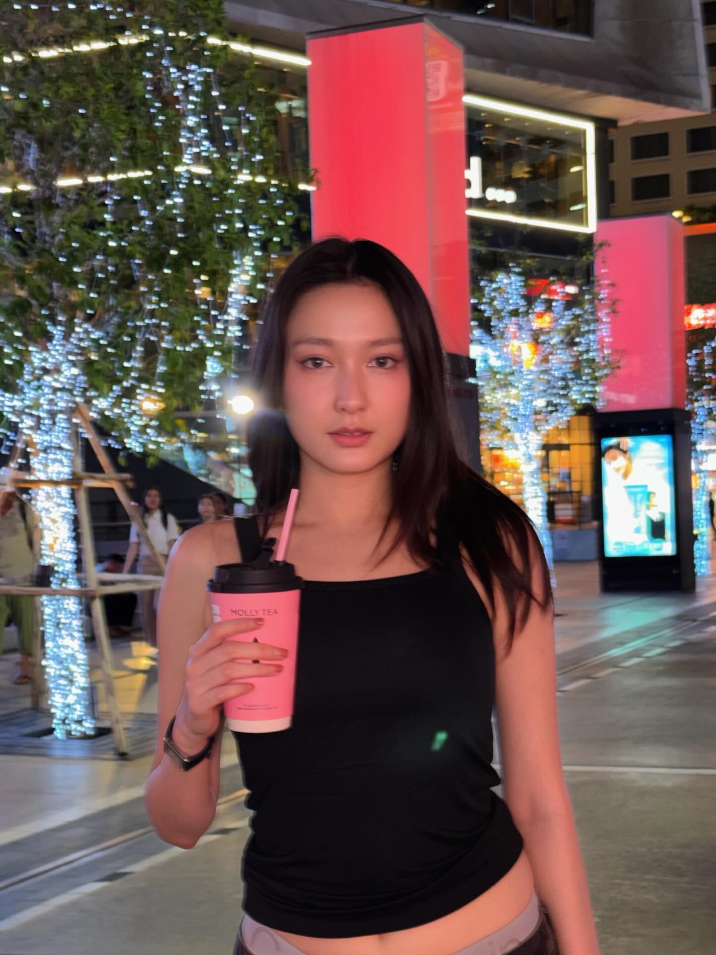 แพรว - นฤภรกมล ฉายแสง