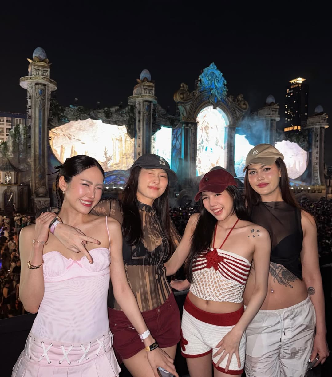 แพรว - นฤภรกมล ฉายแสง