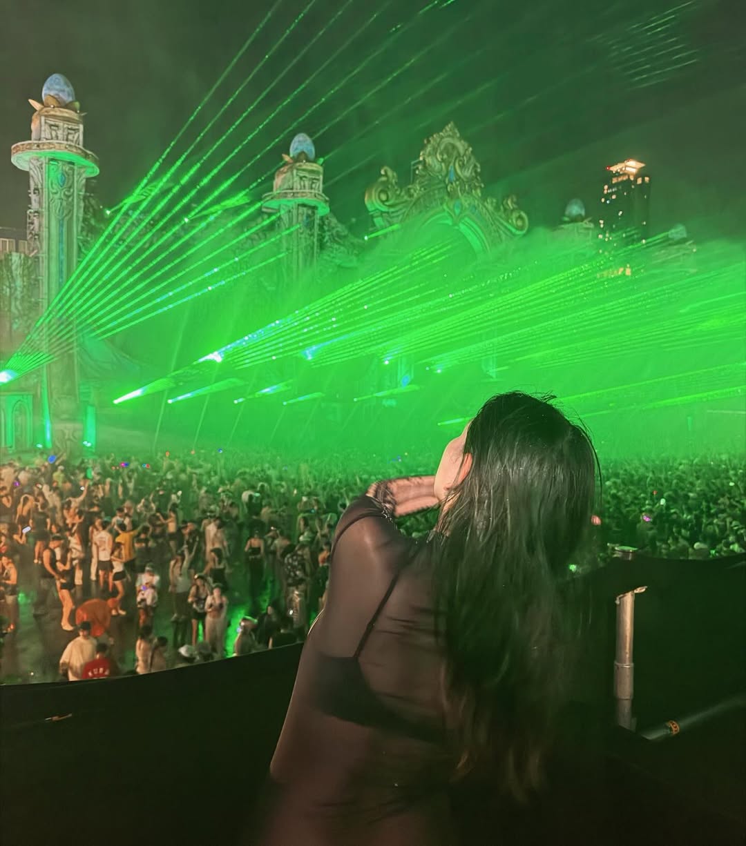 แพรว - นฤภรกมล ฉายแสง