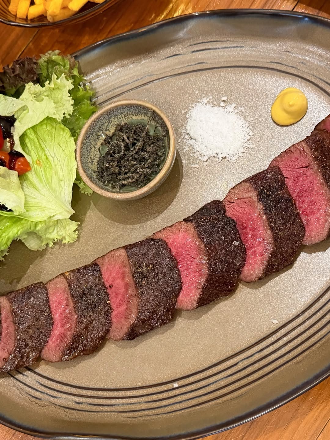 นต - ปณต คุณประเสริฐ