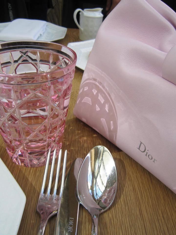 ตู - ต้นตะวัน ตันติเวชกุล