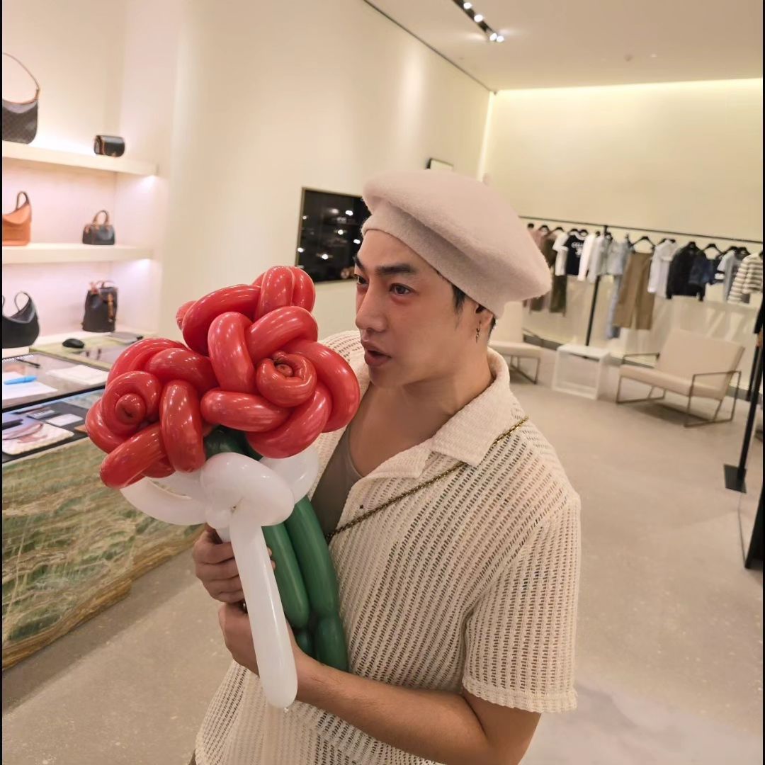 เป๊ก - ผลิตโชค อายนบุตร
