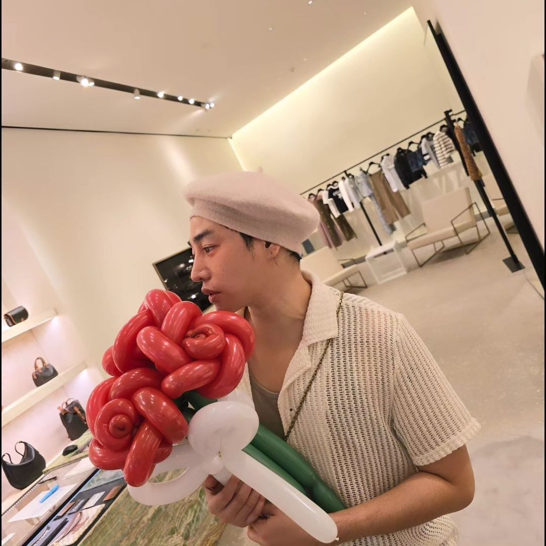 เป๊ก - ผลิตโชค อายนบุตร
