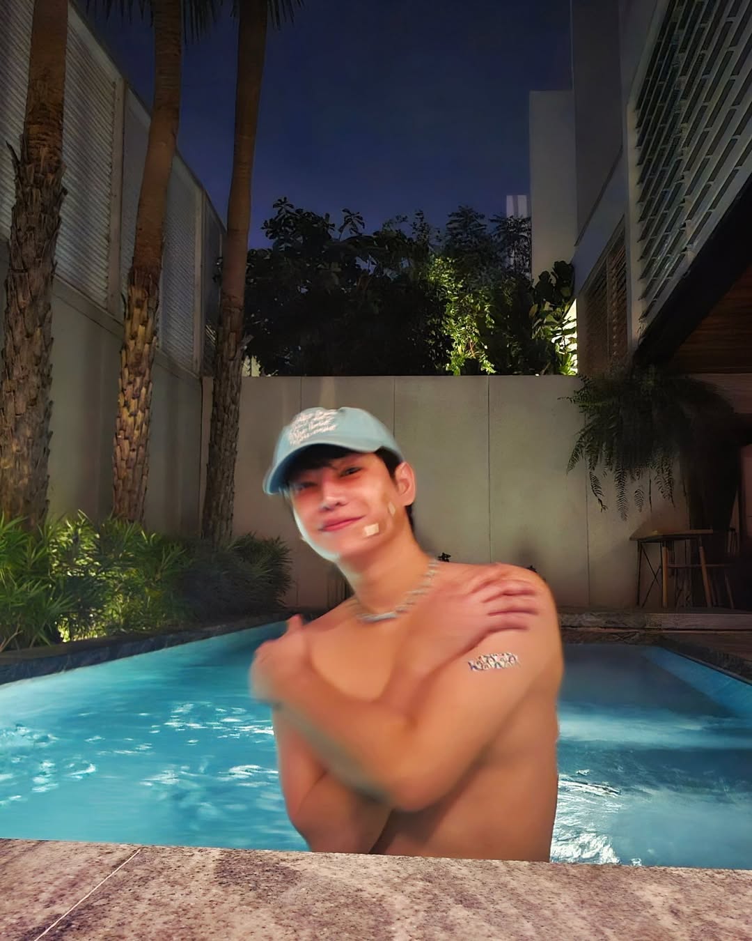 เป๊ก - ผลิตโชค อายนบุตร