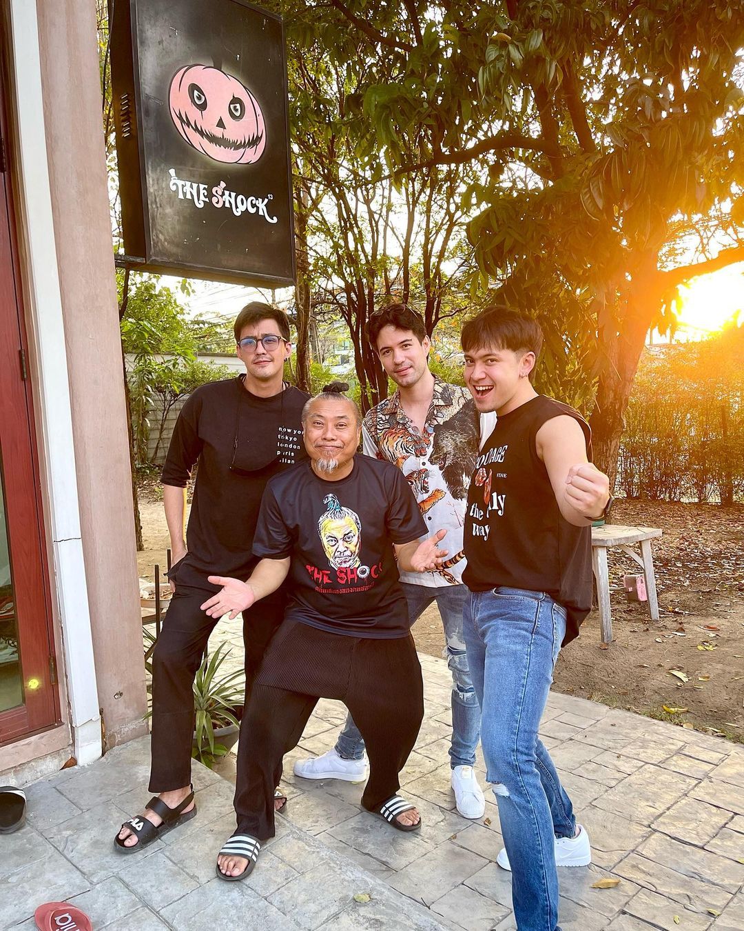 อินดี้ - อินทัช เหลียวรักวงศ์