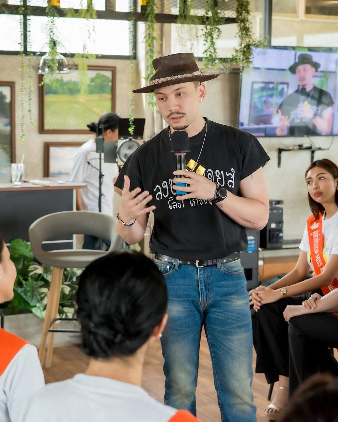 อินดี้ - อินทัช เหลียวรักวงศ์