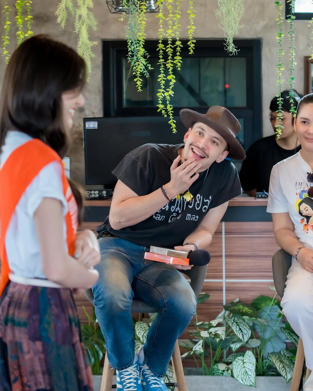 อินดี้ - อินทัช เหลียวรักวงศ์