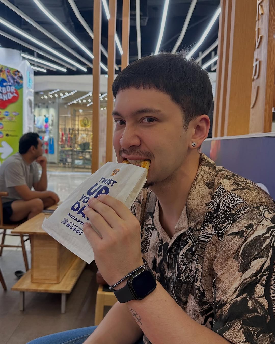 อินดี้ - อินทัช เหลียวรักวงศ์