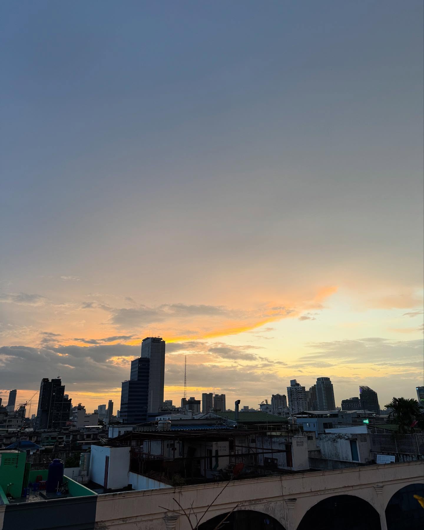 อินดี้ - อินทัช เหลียวรักวงศ์
