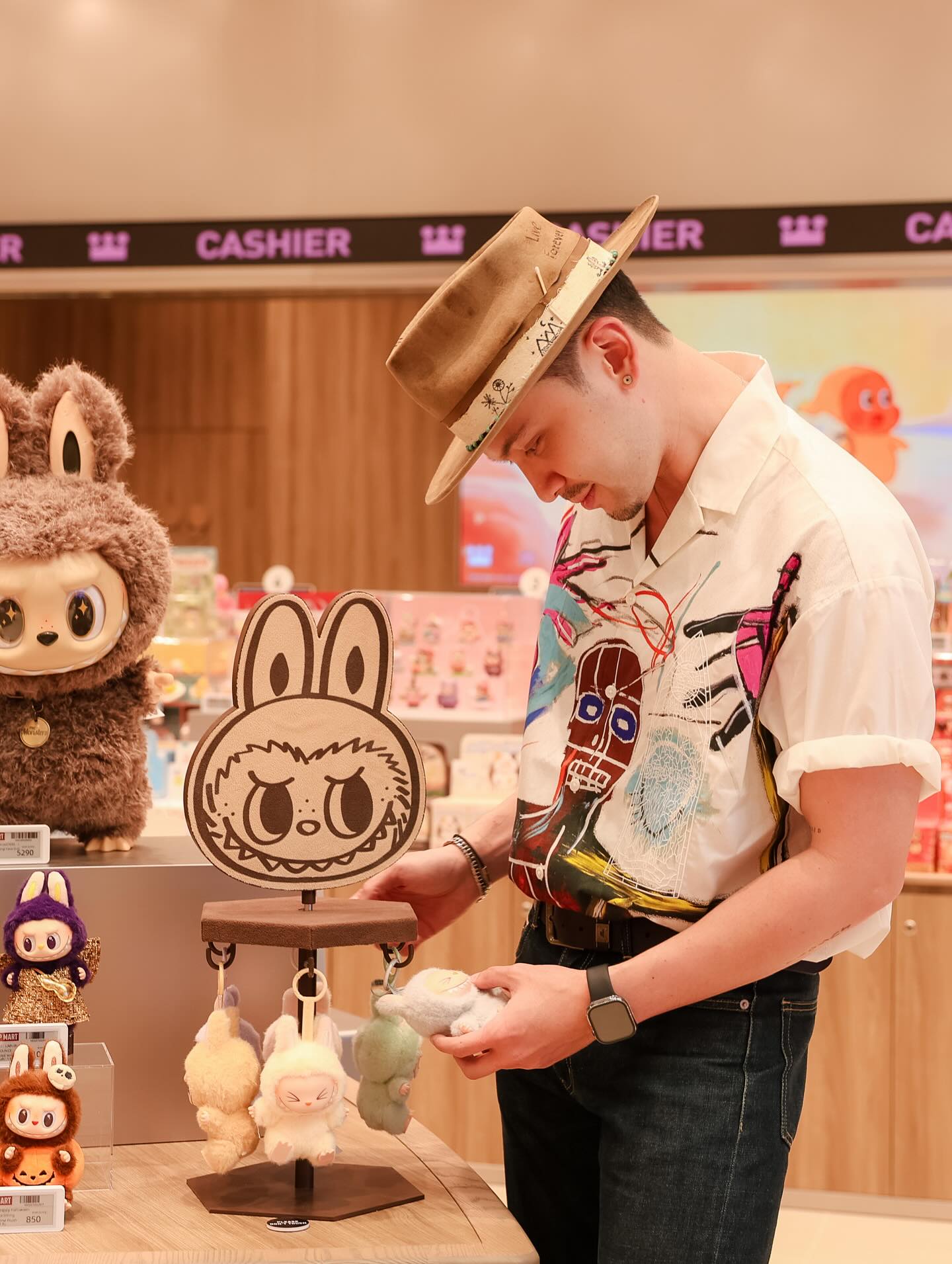 อินดี้ - อินทัช เหลียวรักวงศ์