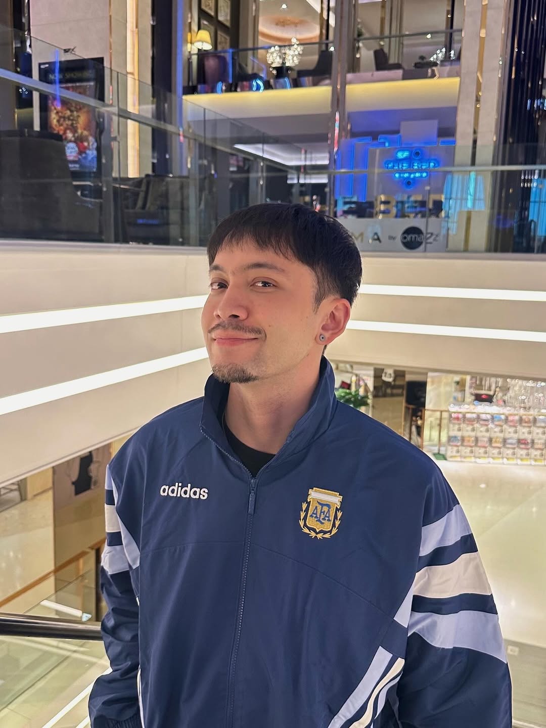 อินดี้ - อินทัช เหลียวรักวงศ์