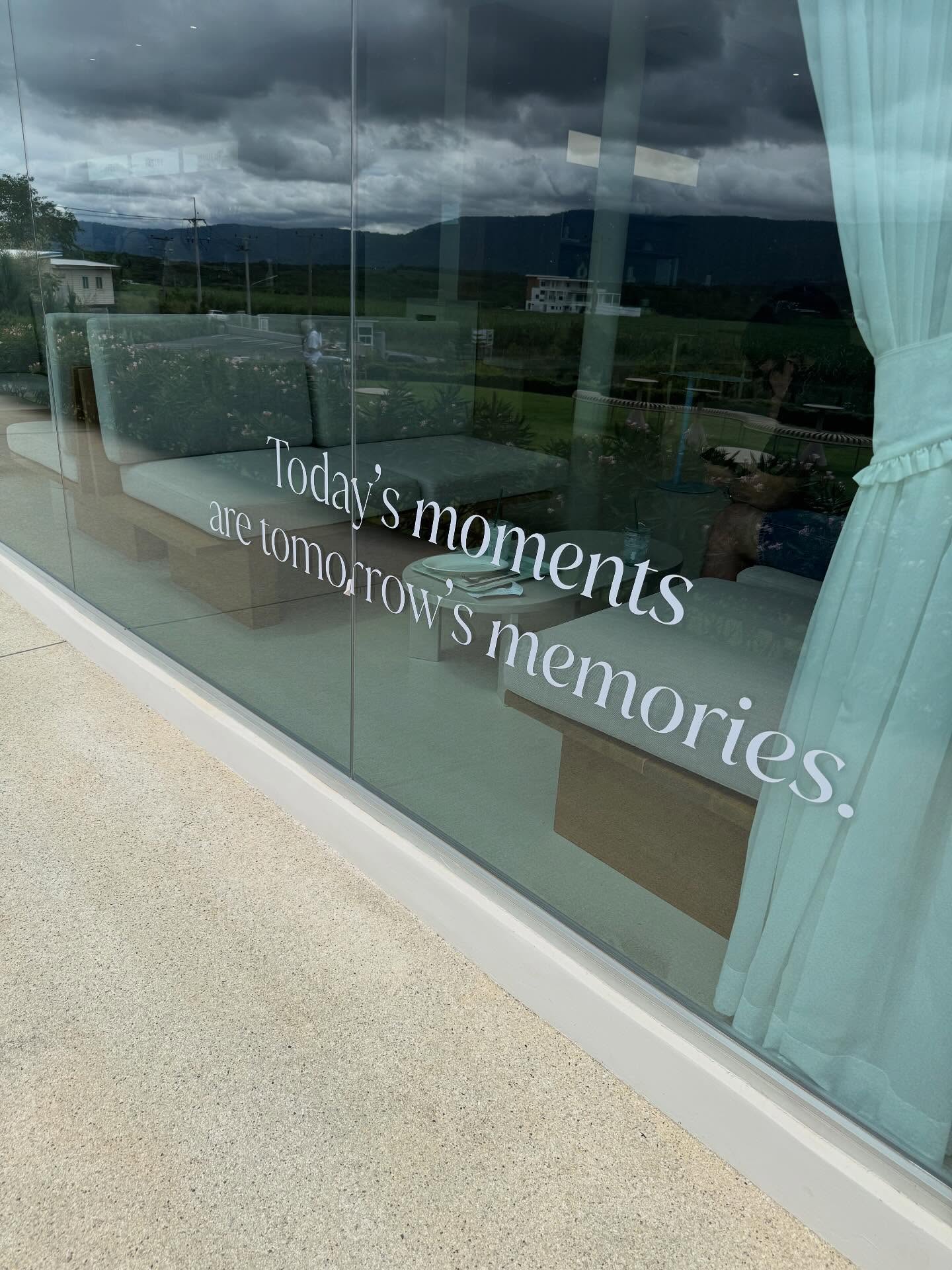 อินดี้ - อินทัช เหลียวรักวงศ์