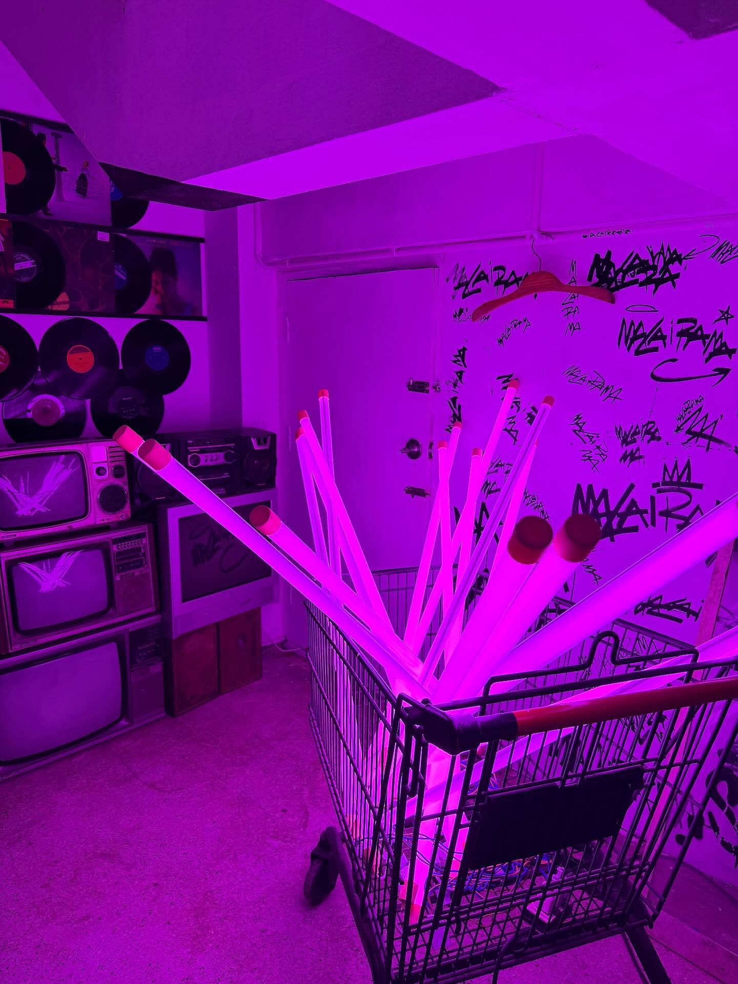 อินดี้ - อินทัช เหลียวรักวงศ์