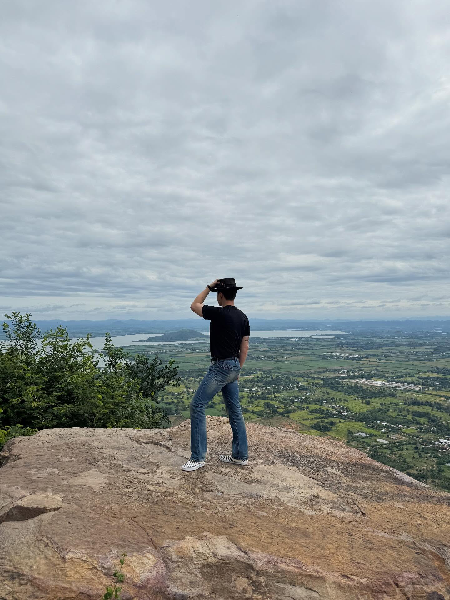 อินดี้ - อินทัช เหลียวรักวงศ์