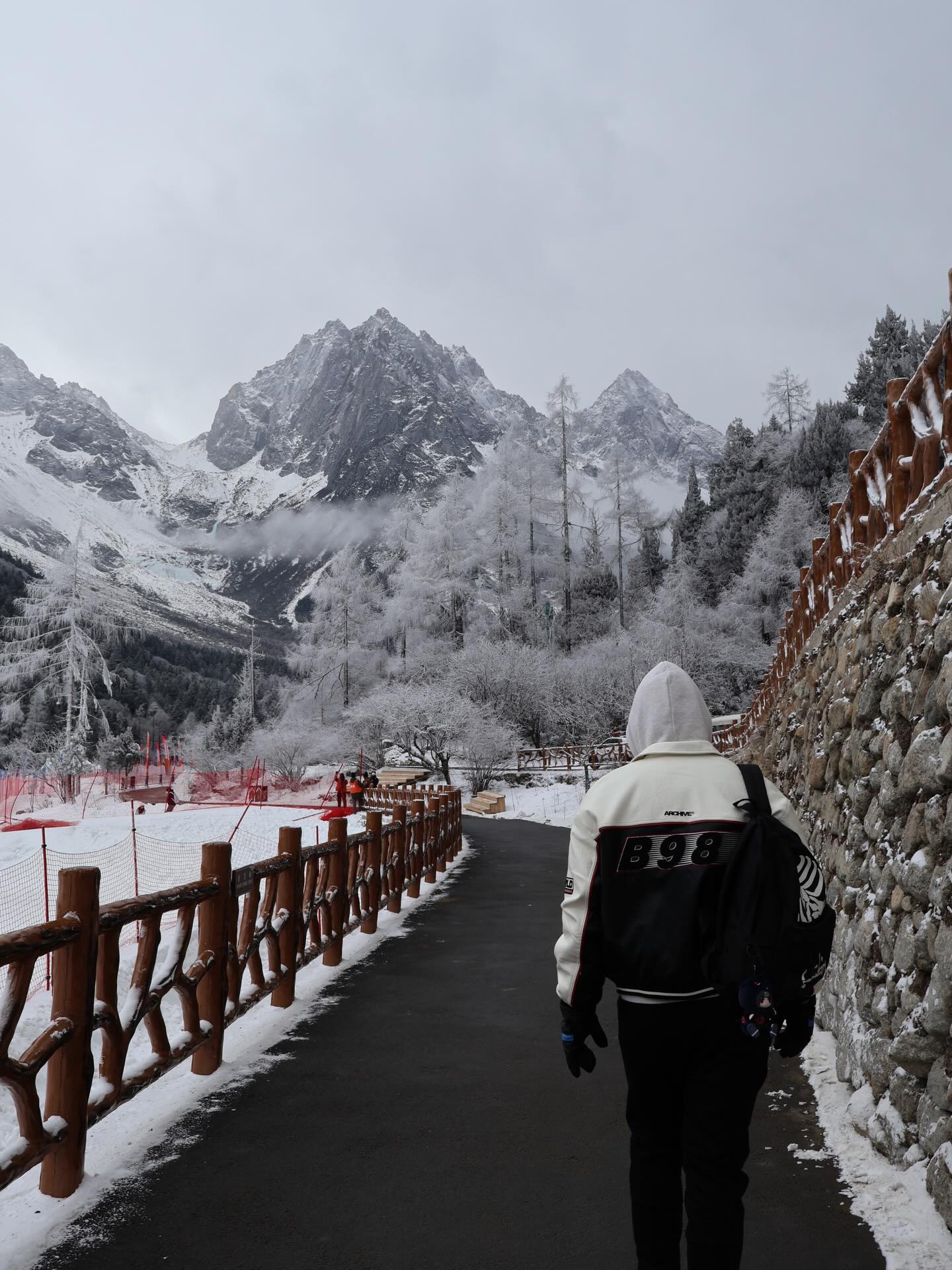 อินดี้ - อินทัช เหลียวรักวงศ์