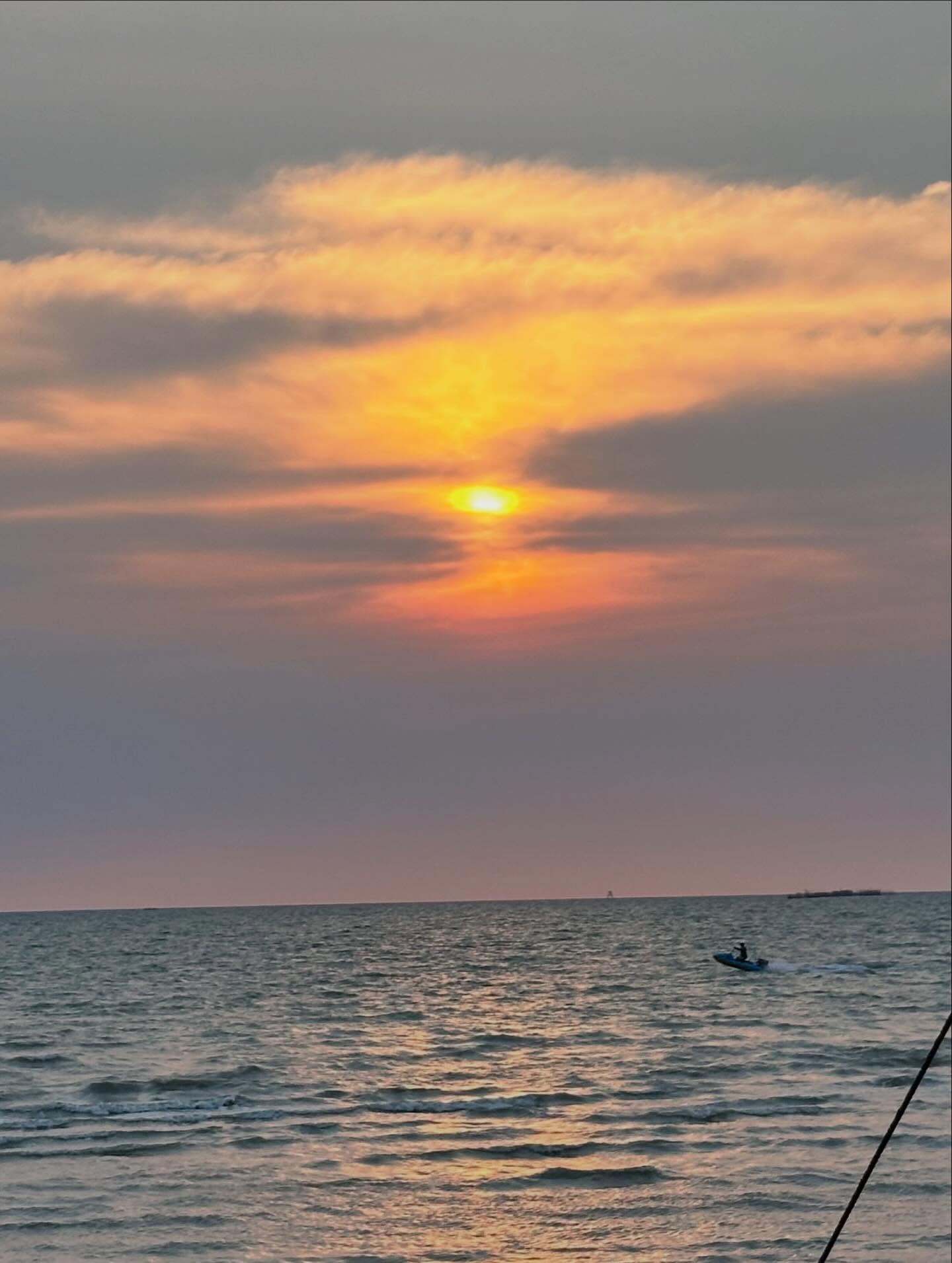 อินดี้ - อินทัช เหลียวรักวงศ์