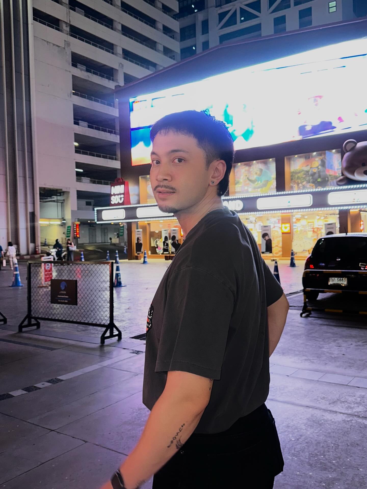 อินดี้ - อินทัช เหลียวรักวงศ์