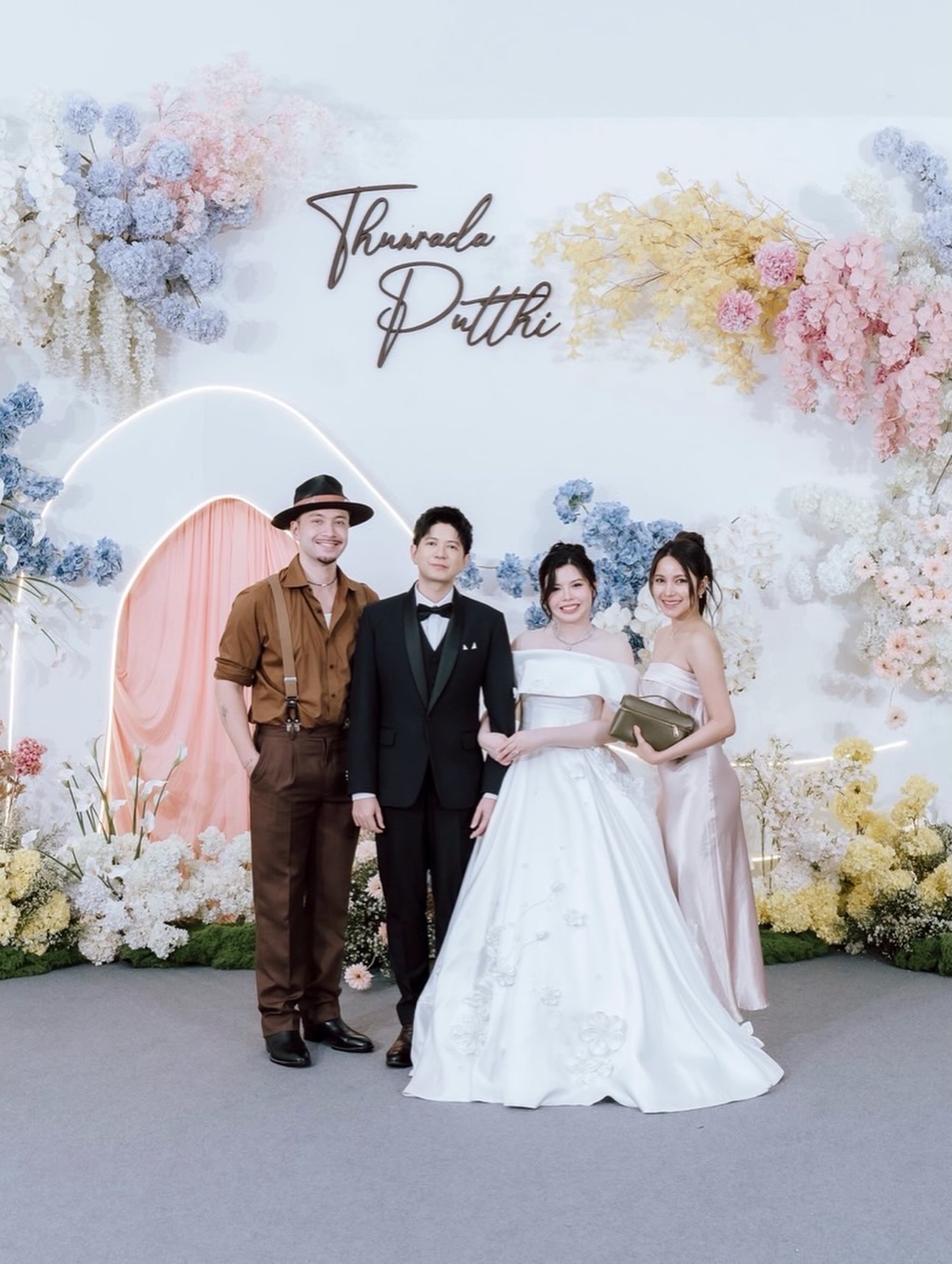 อินดี้ - อินทัช เหลียวรักวงศ์